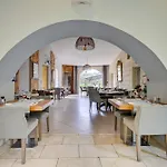La Belle Vie Hotel Saint-Hilaire-dʼOzilhan