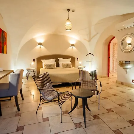 Hotel La Belle Vie Saint-Hilaire-dʼOzilhan