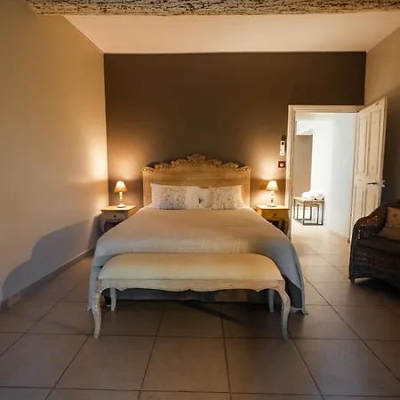 Hotel La Belle Vie Saint-Hilaire-dʼOzilhan