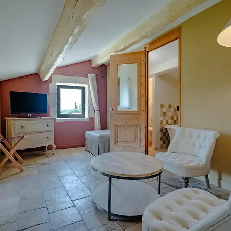 Hotel La Belle Vie Saint-Hilaire-dʼOzilhan